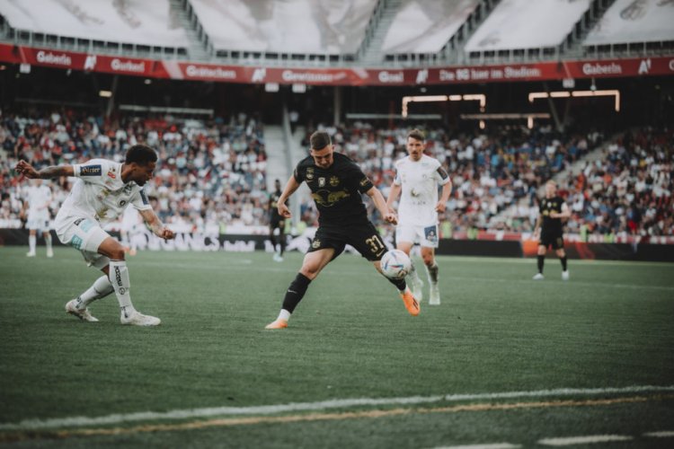 ‘Exceptional’ 19-year-old midfielder courted by Tottenham, reports suggest