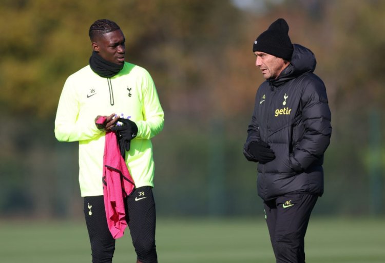 26-Year-Old Tottenham Player Demonstrates Genuine Desire to Support Club’s Emerging Talent